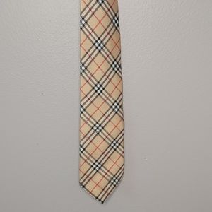 Burberry Classic Nova Check Pattern Mens Silk Tie 57"